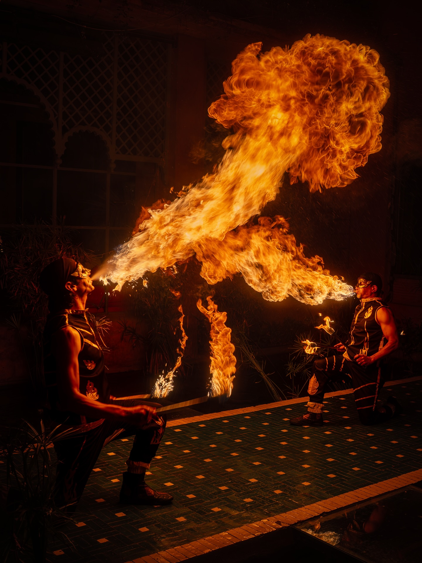 Palais Jad Mahal dinner show restaurant in Marrakech – fire breather spectacular